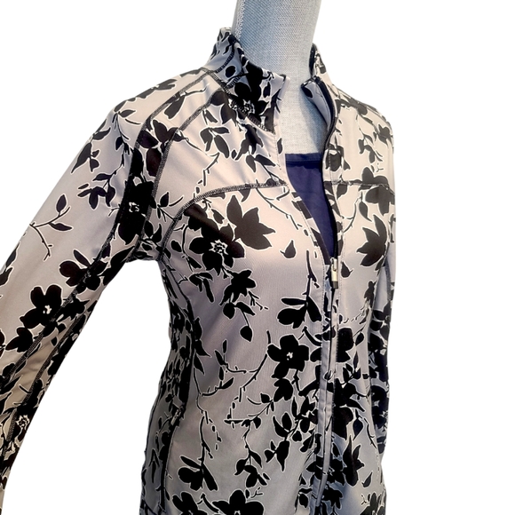 GapFit Zip up Jacket - Picture 3 of 9